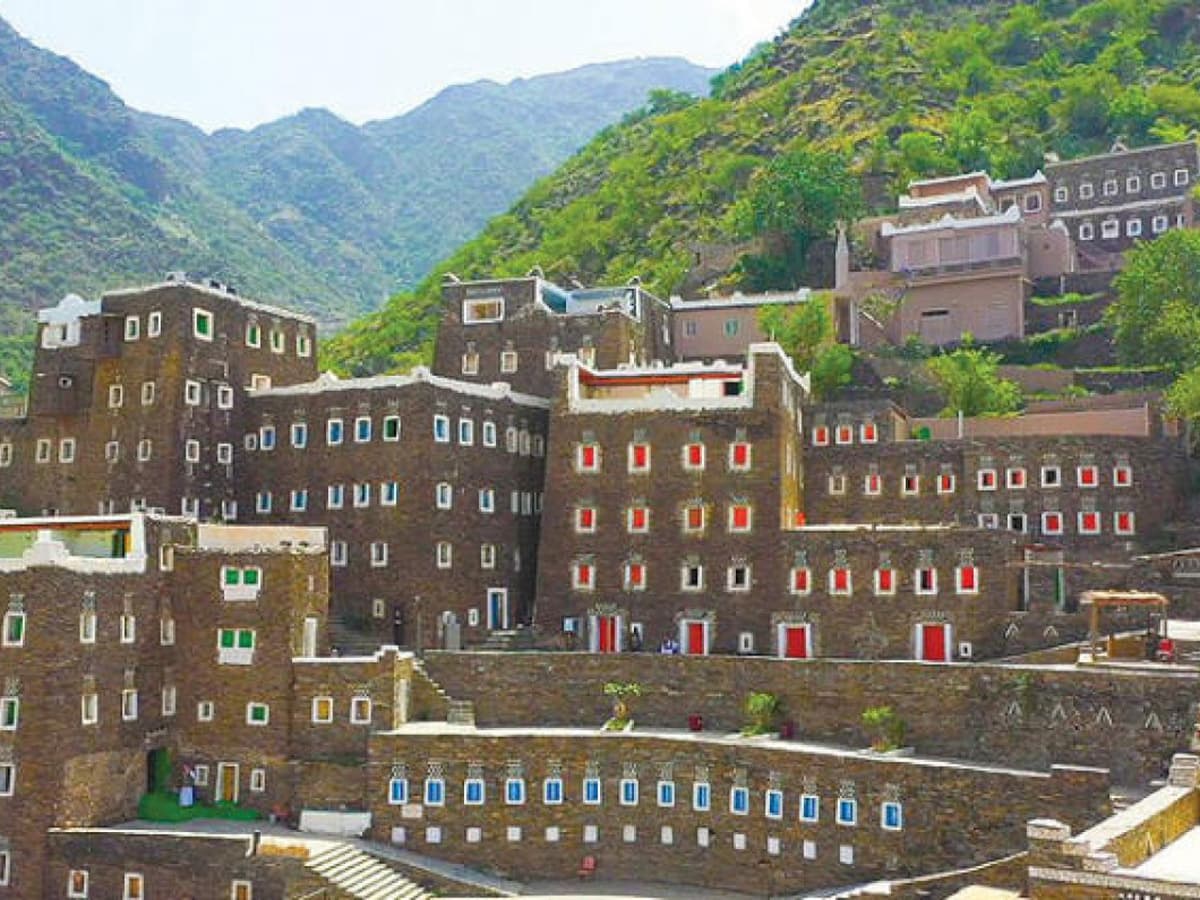 在阿西尔进行探索之旅，从苏达到蜂蜜小屋，然后到里贾尔·阿尔马。