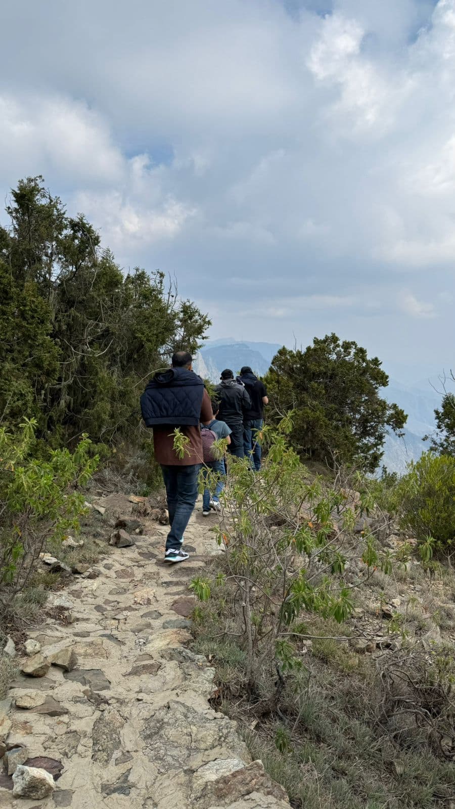 在阿西尔自然美景中心地带的苏达 (Al-Soudah) 徒步旅行和山间休闲放松 🏔️