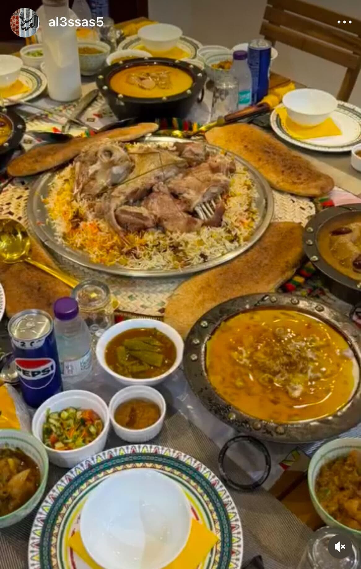 在阿萨斯议会大厦，与一位大厨一起体验现场烹饪。