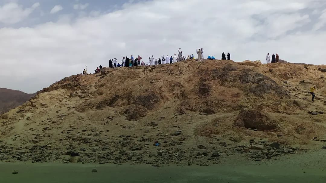 体验乌胡德战役的影响——一段穿越先知传记的旅程