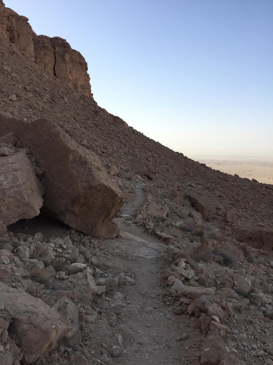 在阿尔曼朱尔步道徒步旅行